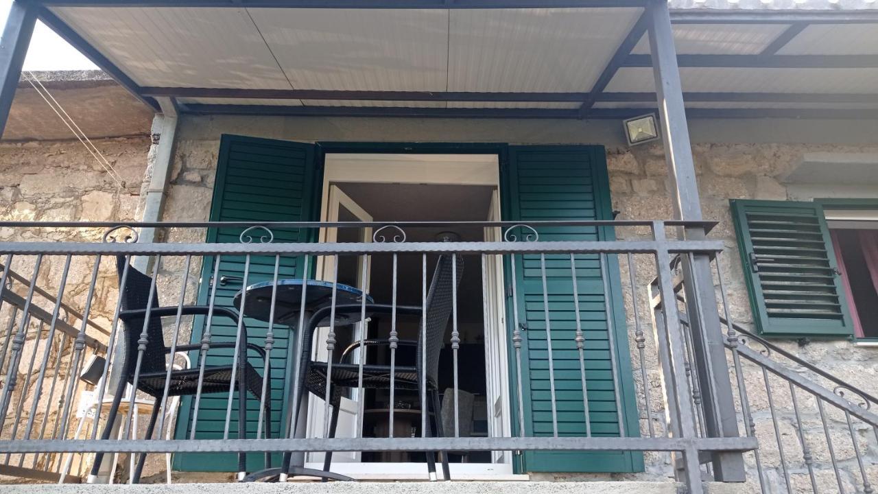 Vrlika Holiday Home Marija מראה חיצוני תמונה