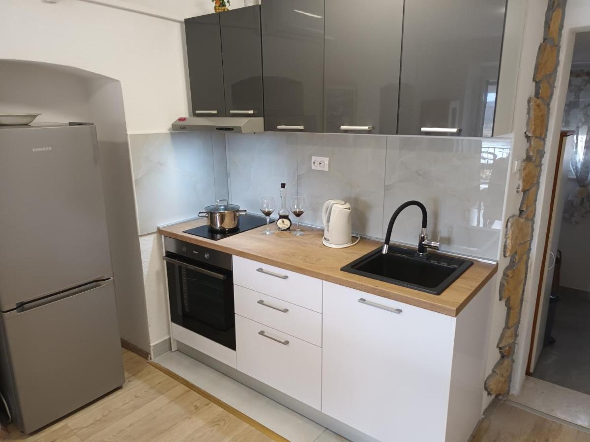 Vrlika Holiday Home Marija מראה חיצוני תמונה
