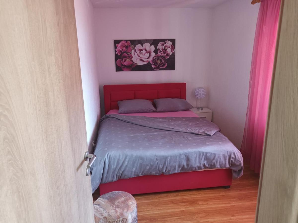 Vrlika Holiday Home Marija מראה חיצוני תמונה
