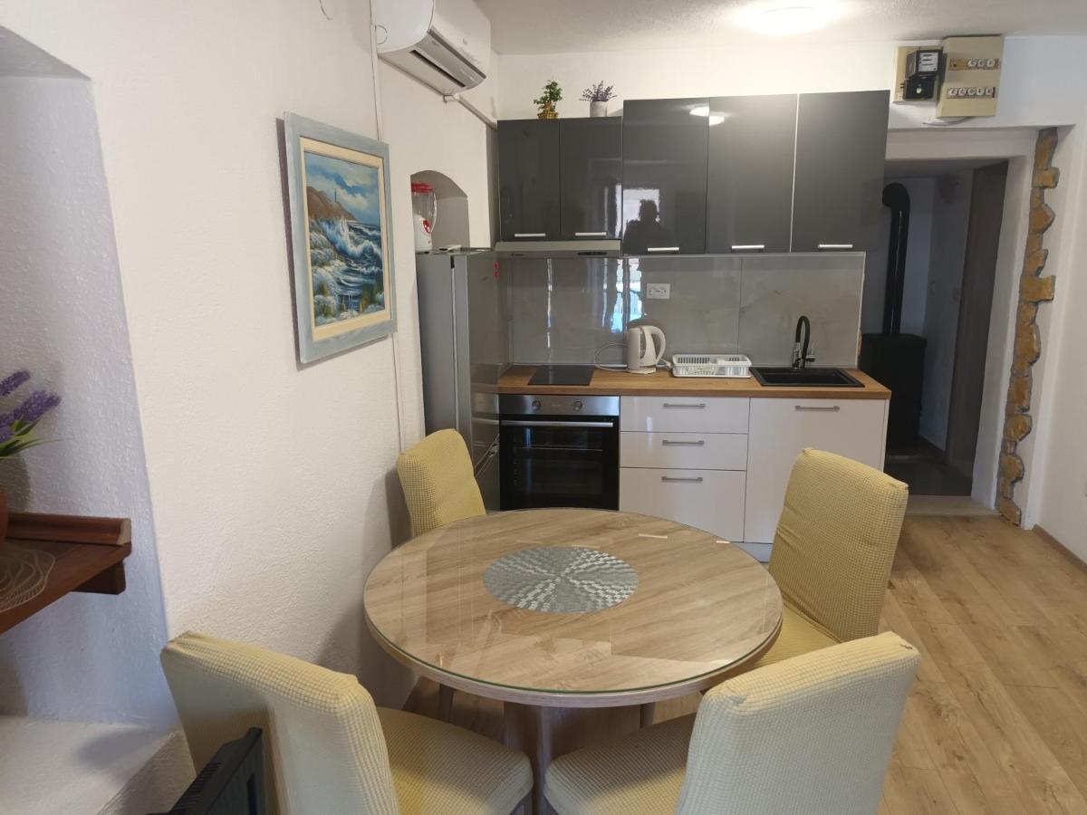 Vrlika Holiday Home Marija מראה חיצוני תמונה