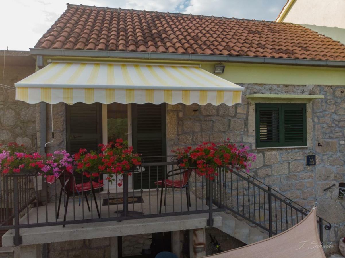 Vrlika Holiday Home Marija מראה חיצוני תמונה